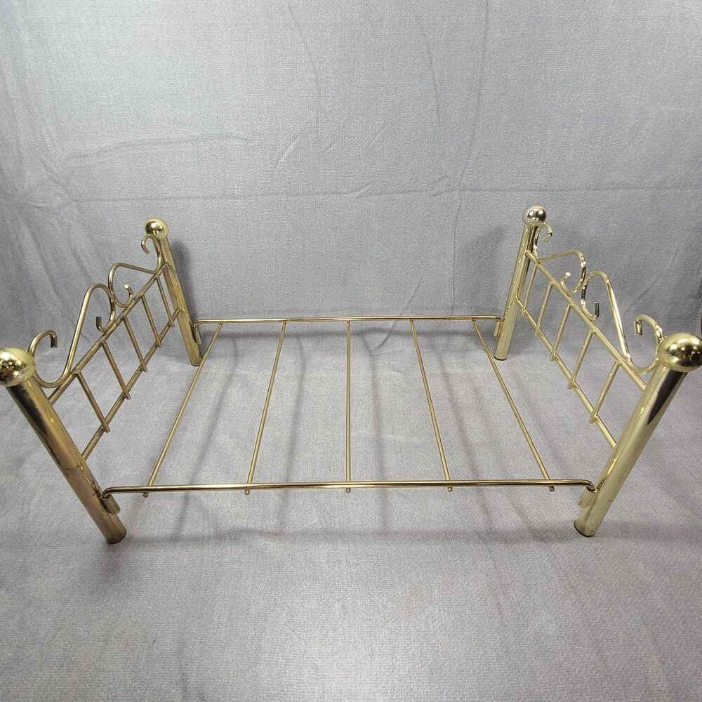 Pleasant company American Girl Doll Samantha's Victorian Brass Bed